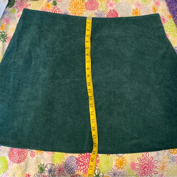 SHEIN curve | 3xl corduroy mini skirt - Picture 4 of 5
